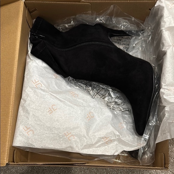 JustFab- Elvina Stiletto Bootie - Picture 10 of 12